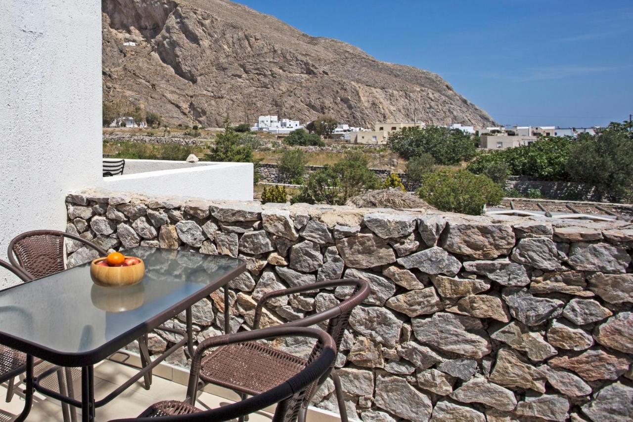 Birds Villa Apartments - Including Car Rental Perissa  Exterior photo