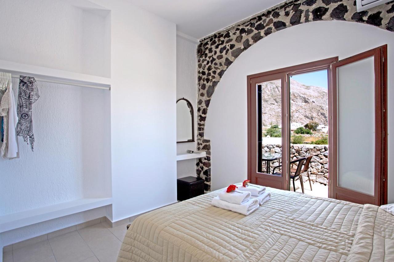Birds Villa Apartments - Including Car Rental Perissa  Exterior photo