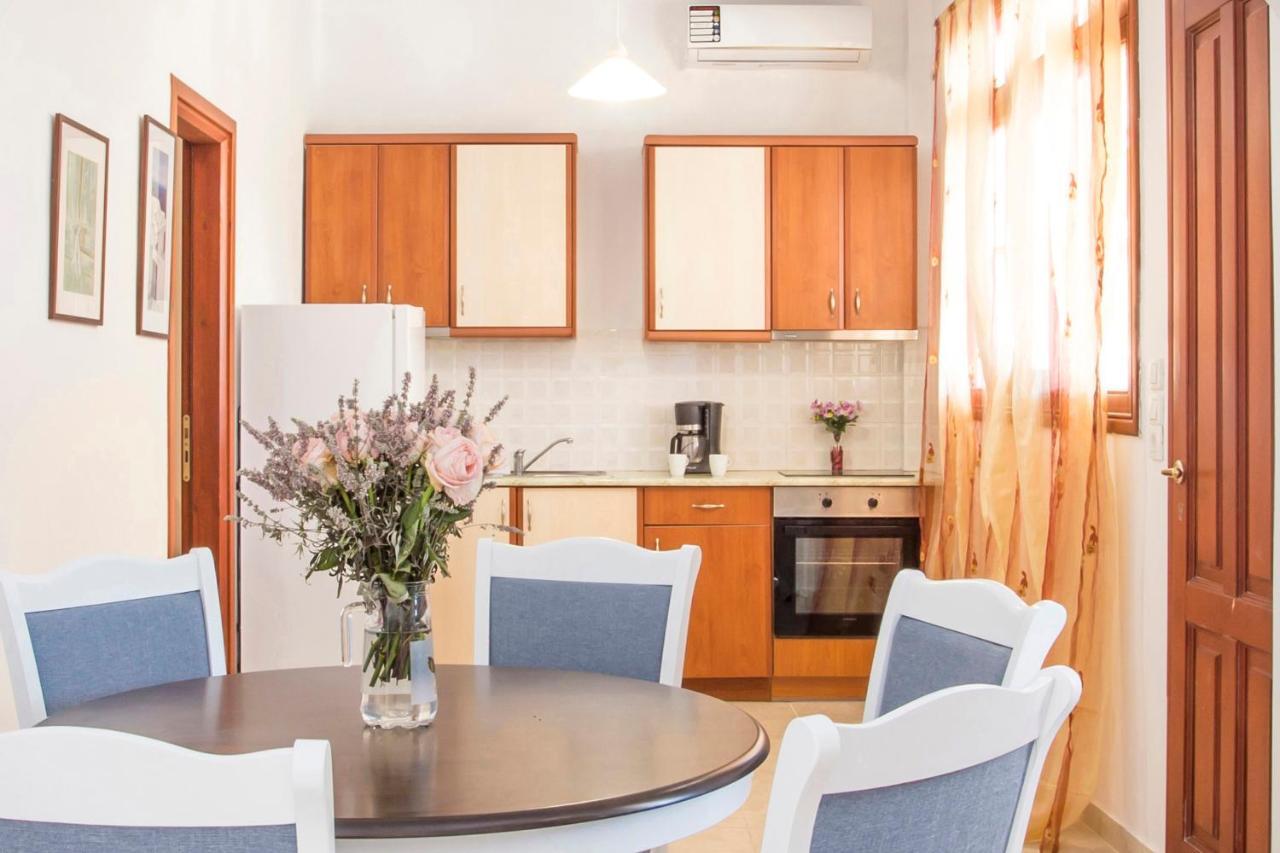 Birds Villa Apartments - Including Car Rental Perissa  Exterior photo
