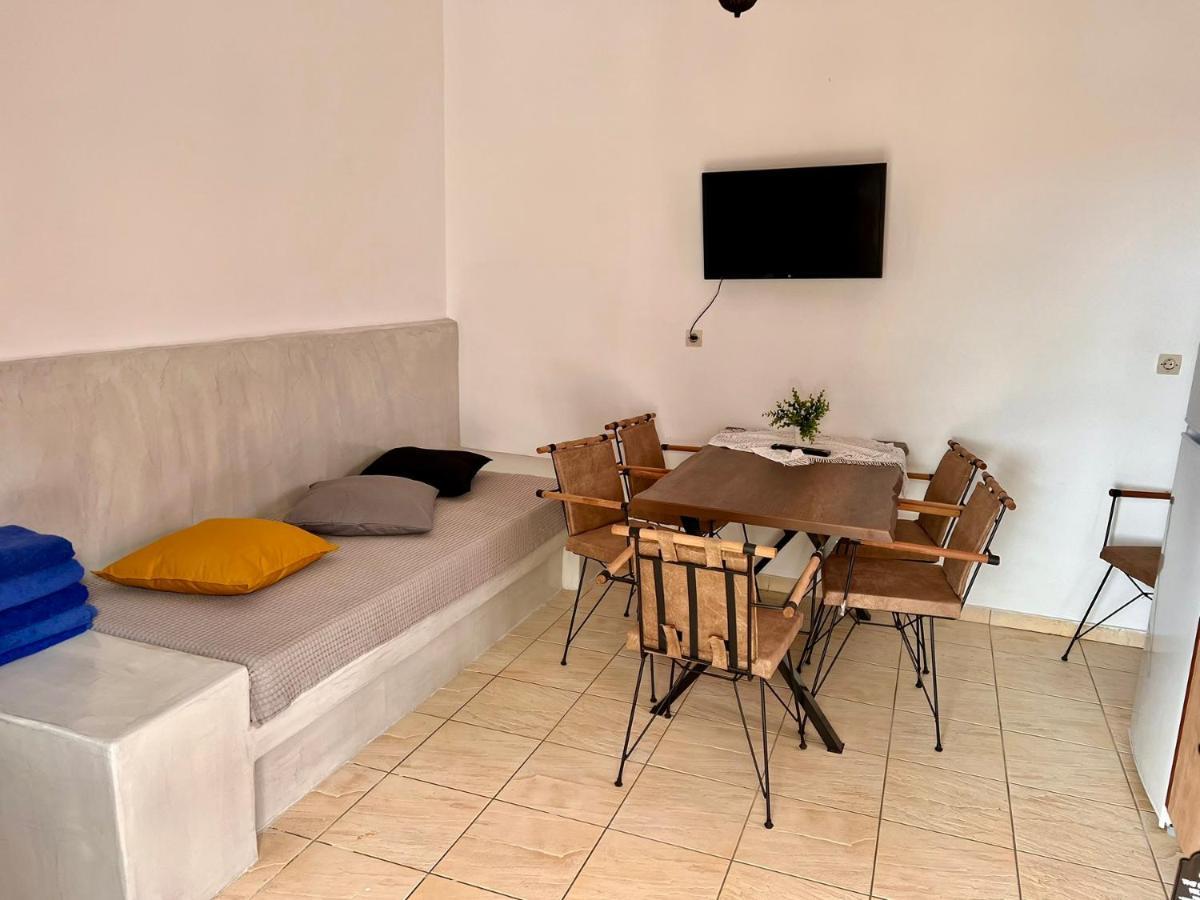 Birds Villa Apartments - Including Car Rental Perissa  Exterior photo