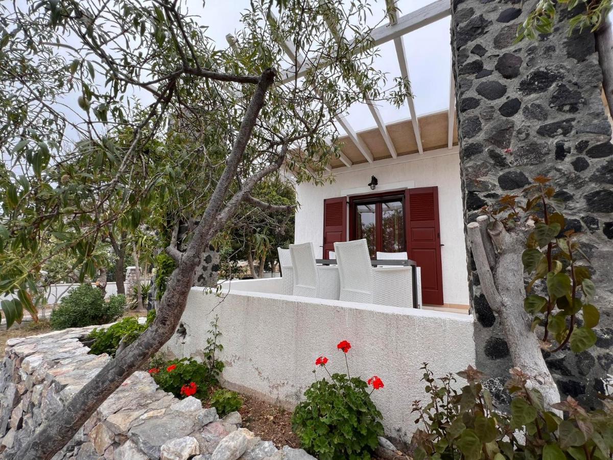 Birds Villa Apartments - Including Car Rental Perissa  Exterior photo