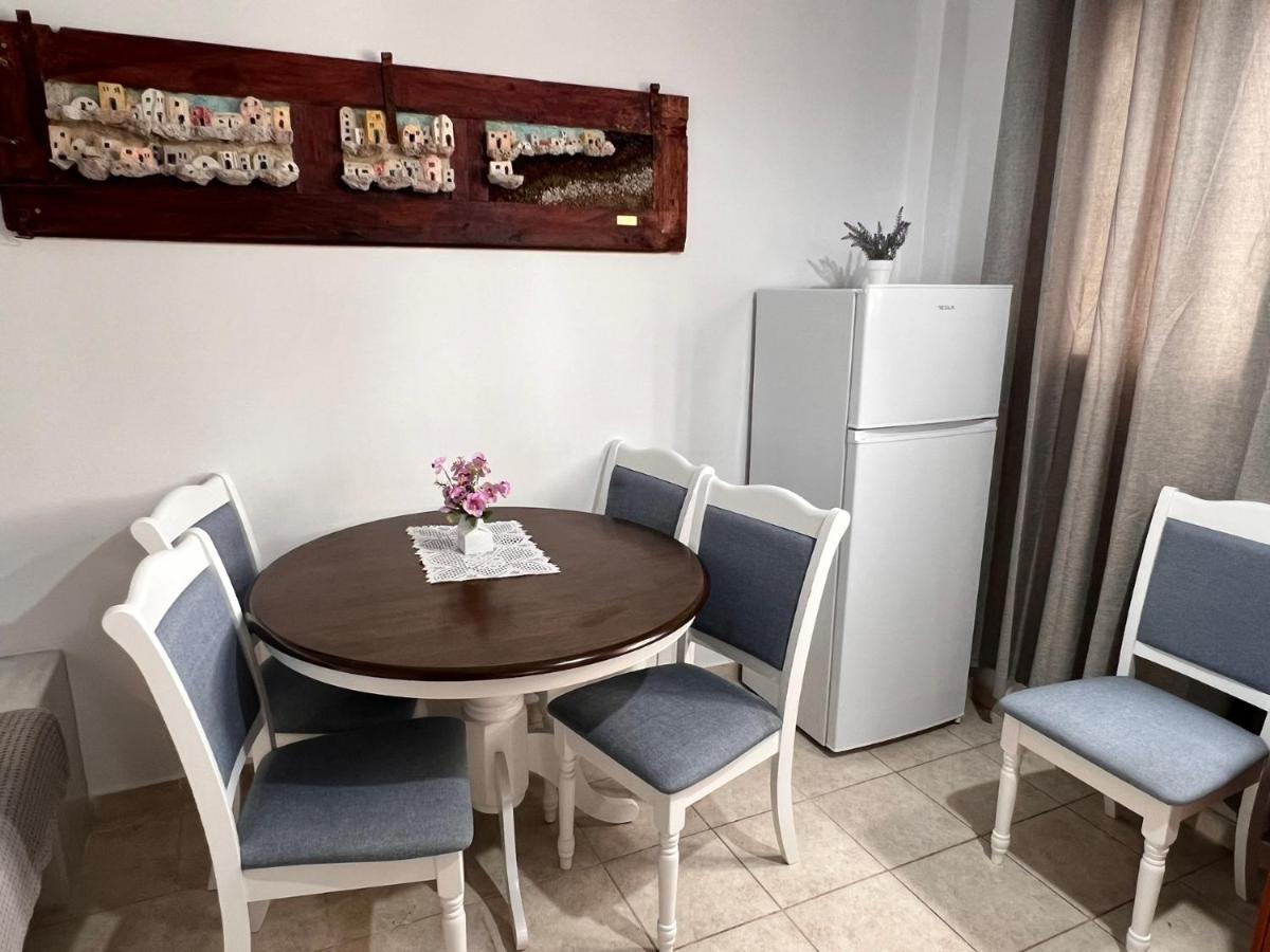 Birds Villa Apartments - Including Car Rental Perissa  Exterior photo