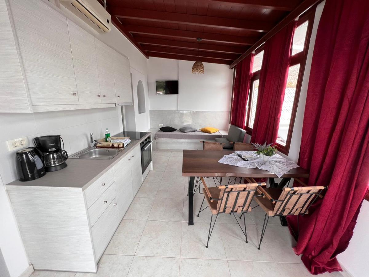 Birds Villa Apartments - Including Car Rental Perissa  Exterior photo