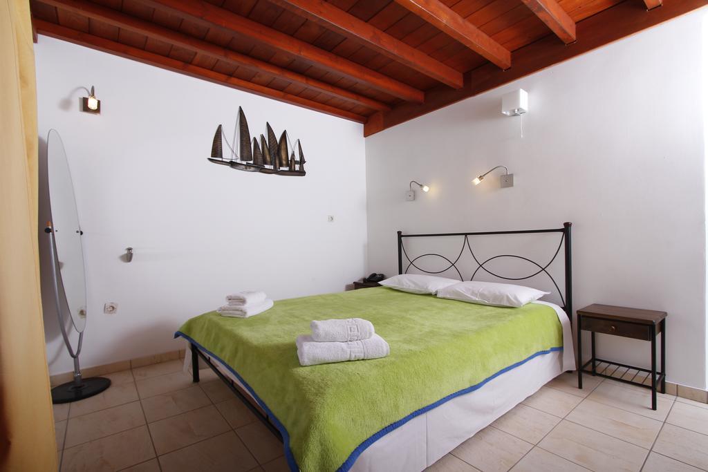 Birds Villa Apartments - Including Car Rental Perissa  Exterior photo