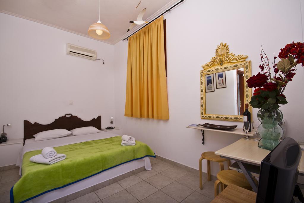 Birds Villa Apartments - Including Car Rental Perissa  Exterior photo