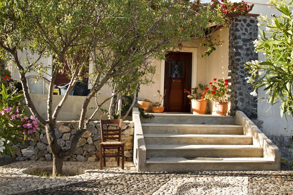 Birds Villa Apartments - Including Car Rental Perissa  Exterior photo